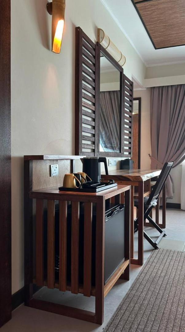 Borneo Beach & Mangrove Resort Tuaran Exterior foto